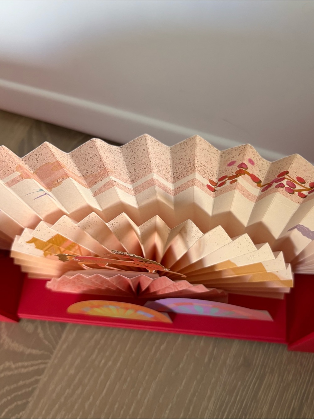 Van Cleef & Arpels Lunar New Year Red and Gold Gift Box Display & Envelopes - Picture 8 of 15